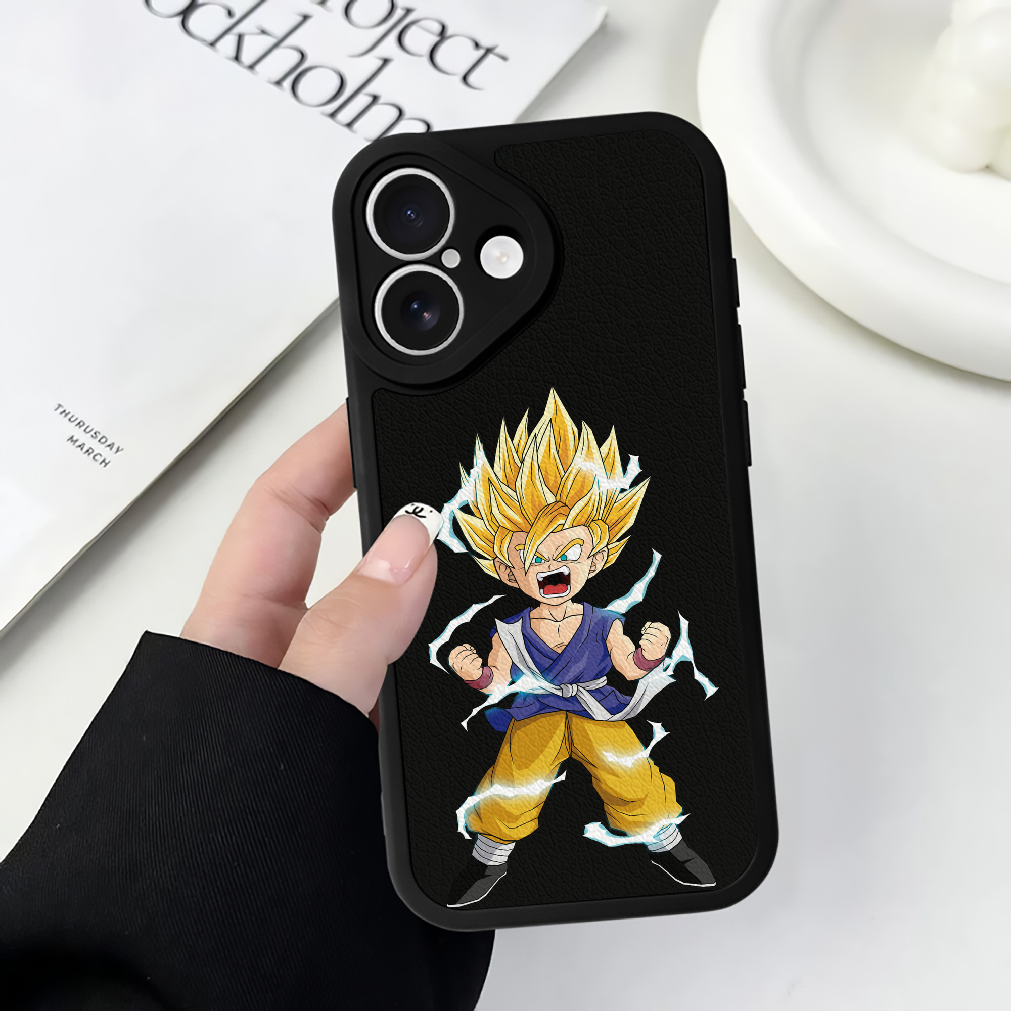 （画像用） ドラゴンボール 孫 悟飯（そんごはん）DRAGON BALL Son Gohan 【iPhone 16シリーズ対応】シリコンスマホケース（レザー調） 材質：シリコン